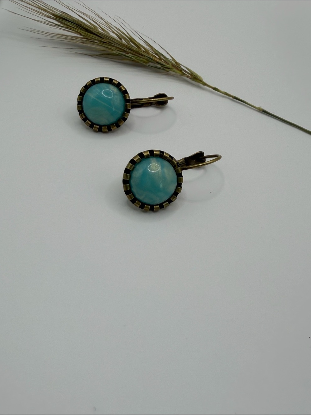 Vintage-Style light blue Glass Drop resin Earrings